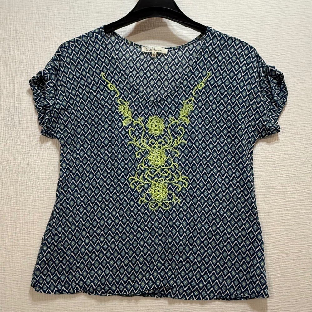 Solitaire‎ Women's Top Size M Blue Geometric Print Short Sleeve Embroidered Boho